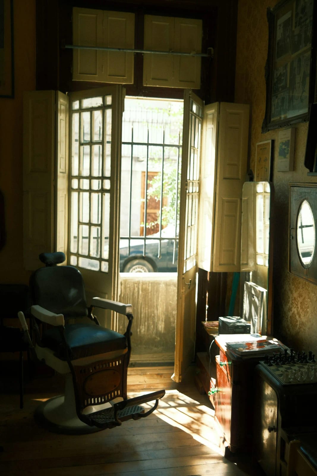 La poltrona vintage, con la luce del mattino